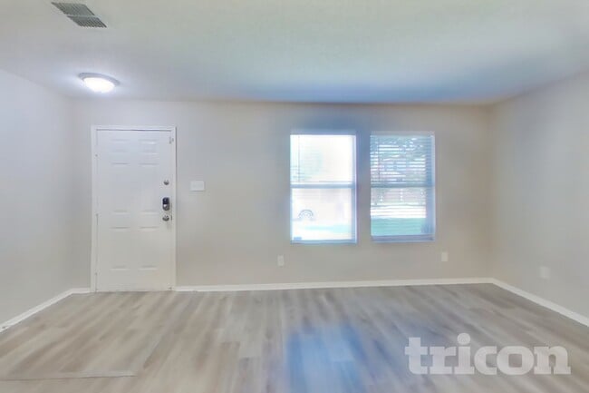 Photo - 2328 White Oak Dr