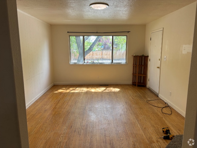 Building Photo - 660 Ruth St Rental