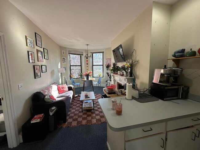3 bedroom near Northeastern & Berklee! - 3 bedroom near Northeastern & Berklee! Condo