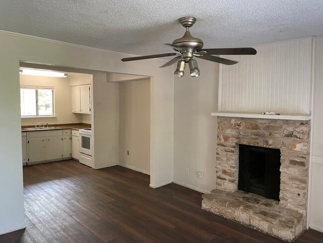 Photo - 1601 Taylor Gaines St