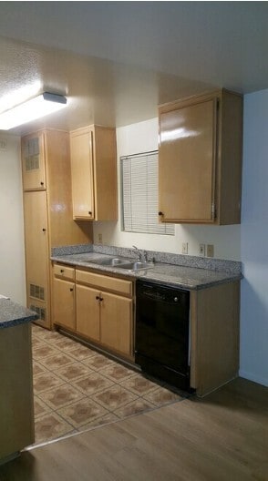 Photo - 820 S Orange Grove Ave