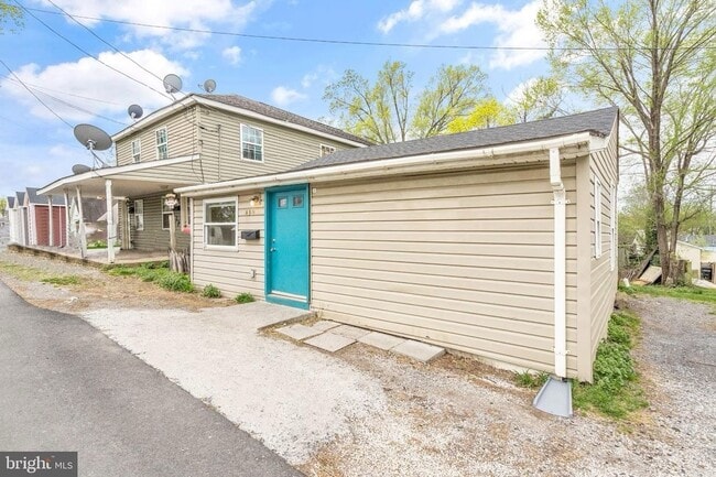 Photo - 439 West Ln