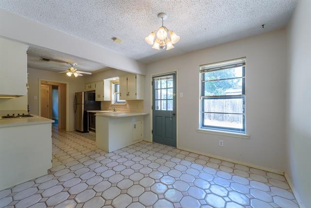 Photo - 1915 Wendy St