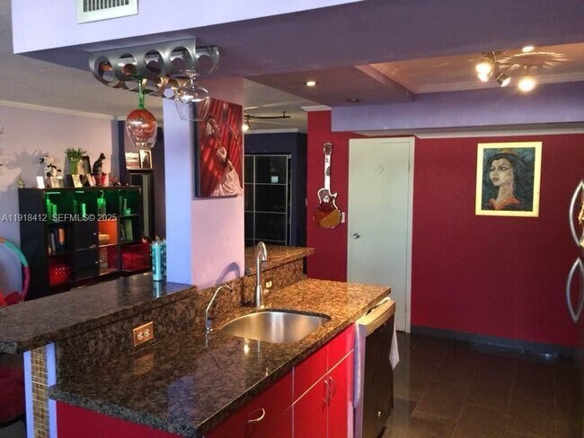 Photo - 2001 Atlantic Shores Blvd Unidad 101