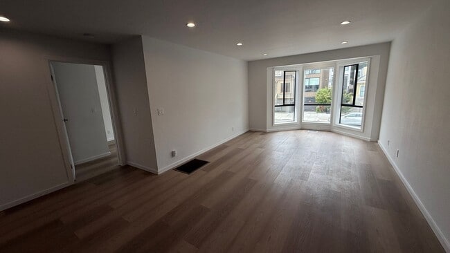 Photo - 1630 Oakdale, Ave. Unit Middle
