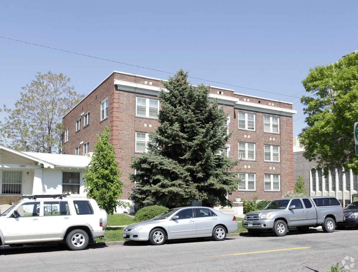 Photo - Bainbridge Apartments