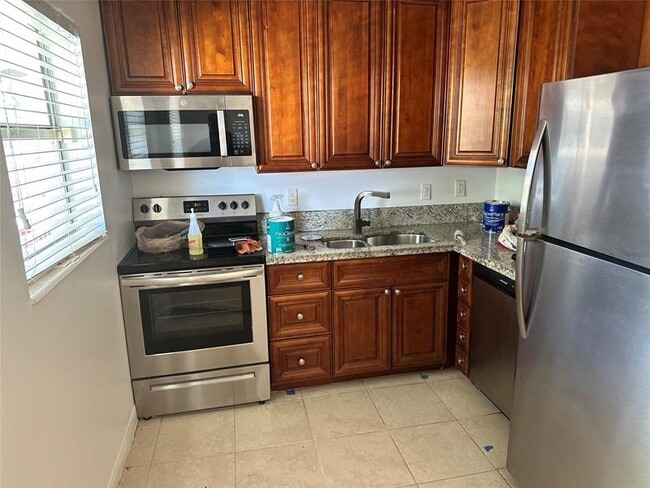 Photo - 305 NE 16th St Unit B7