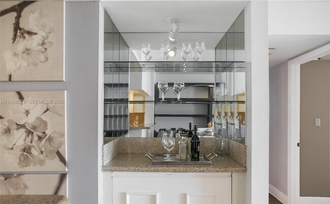 Photo - 1717 N Bayshore Dr Unidad A-3050