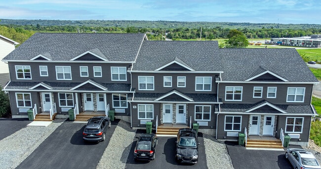 Building Photo - 780 Hillcrest Dr
