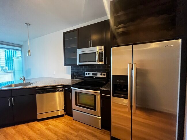 Photo - 66 W Kinzie St