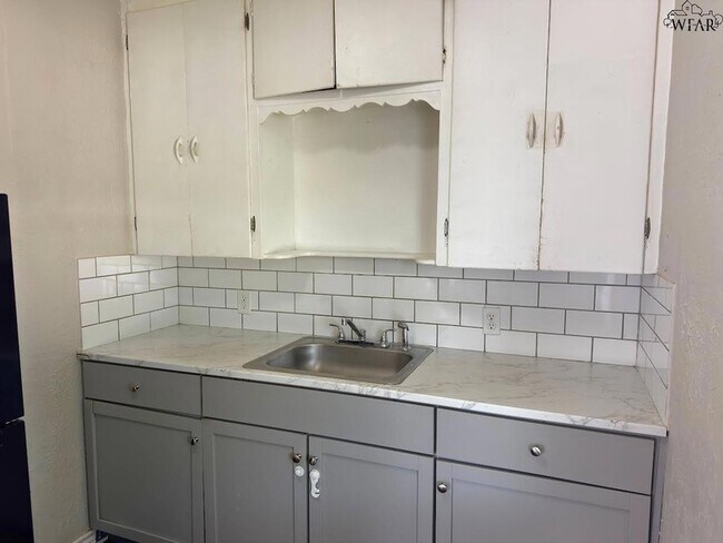 Photo - 2409 Ave D