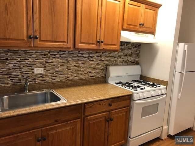 Photo - 18-26 N Broad St Unidad 17