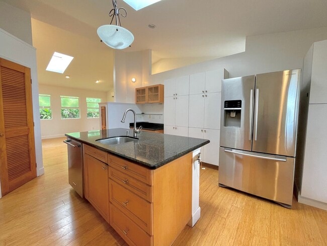 Photo - Ahuimanu - Kaneohe - 4 bedrooms, 2.5 bathrooms