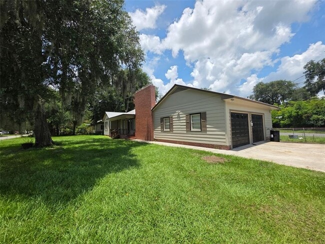Photo - 2104 Crill Ave