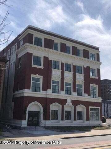 19 River St