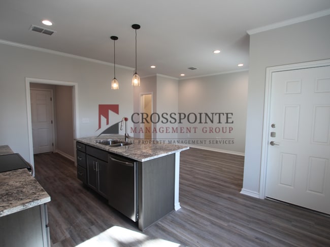 Photo - Stunning 2 Bed 2.5 Bath 1 Car Garage Townhome in Tyler!