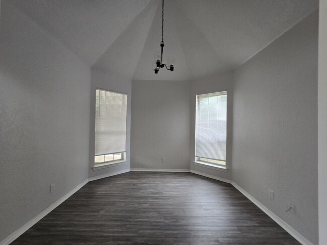 Photo - 4010 Tyler Trail