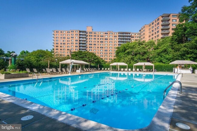4201 Cathedral Ave NW Unit 1410E