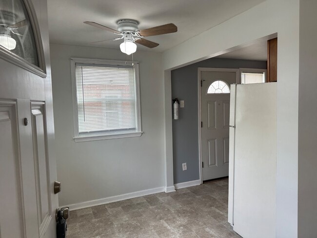 Photo - 118 W Parkway Ave