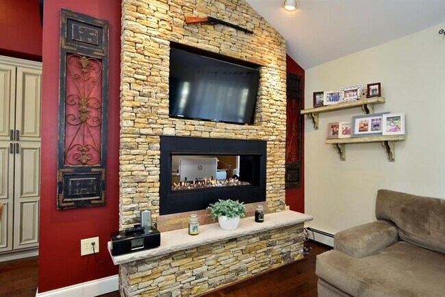 Photo - 62 Reposa Sq