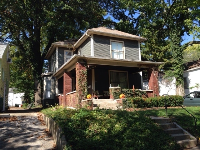 Building Photo - 4 Bedroom 2 Bath on Campus Rental
