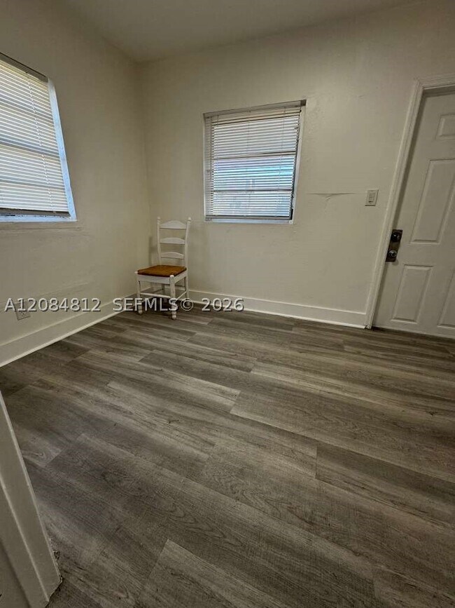 Photo - 1121 NW 40th St Unit 4