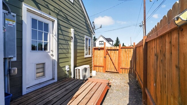 Photo - 110 N 3rd St
