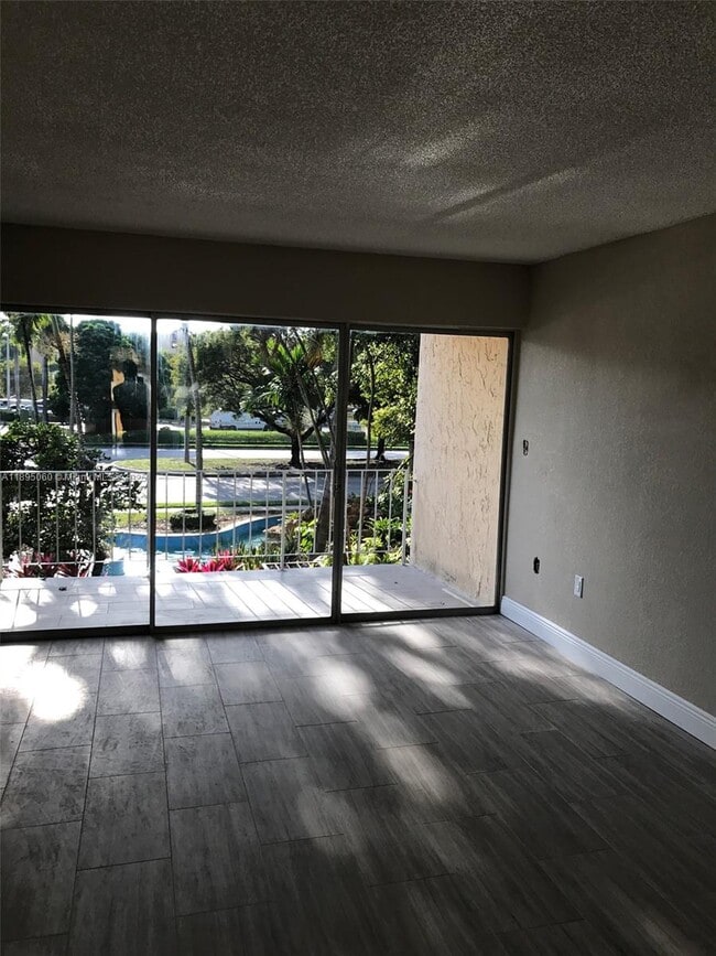 Photo - 9353 Fontainebleau Blvd Unidad A201