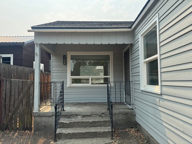 Photo - 702 E 7th Ave