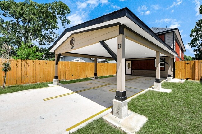 Building Photo - 2322 Wavell St