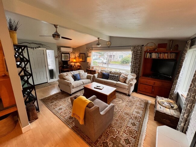 Photo - 3513 Hawthorne Pl SE