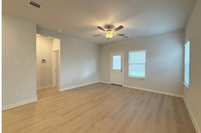 Building Photo - 3931 Flora Fld Dr