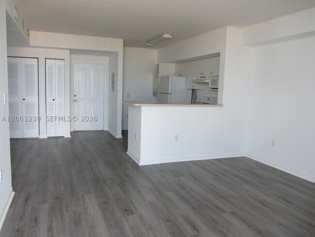 5077 NW 7th St Unit 1211