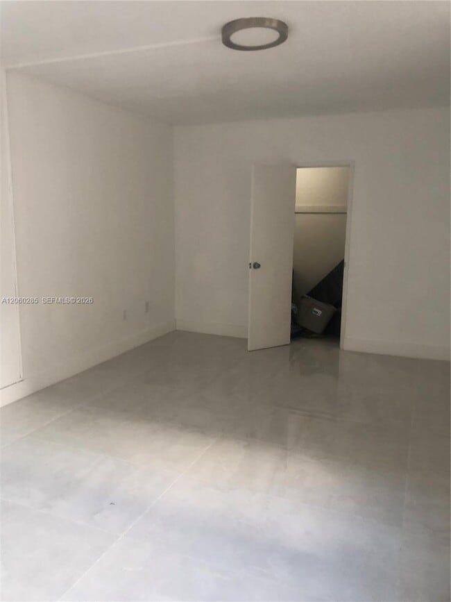 Building Photo - 10185 Collins Ave Unit 616