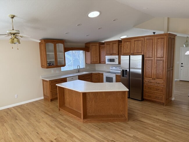 Photo - 679 E Villager Ln