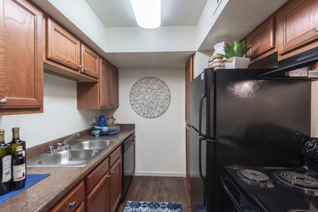 Building Photo - The Reserve at White Oak