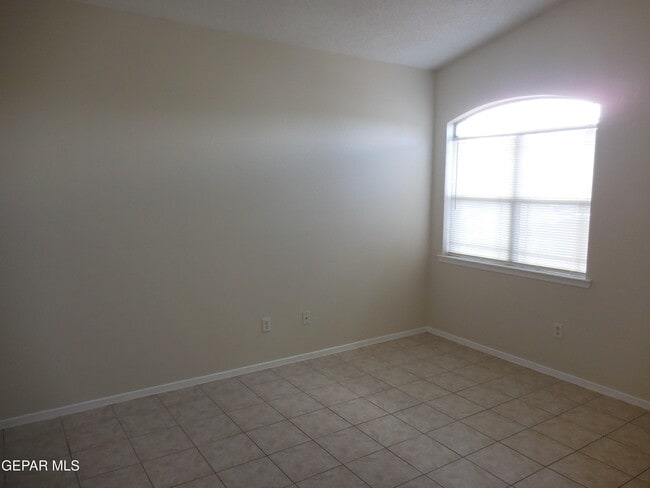 Photo - 14741 Calhoun Dr