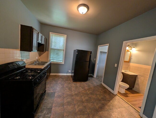 Spacious 1BR/1BA with Off-Street Parking – $1,000/Month