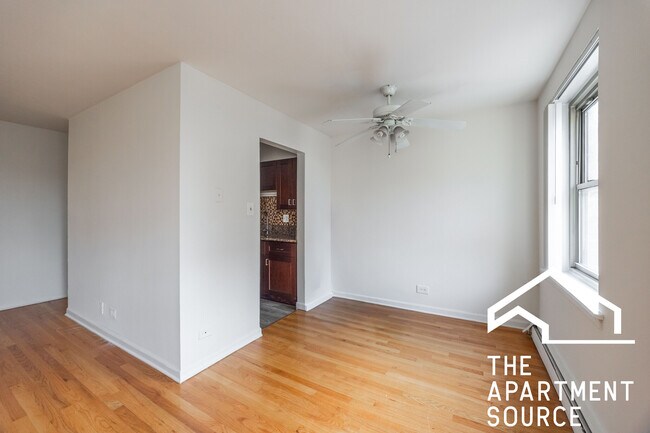 Photo - 3710 N Pine Grove Ave Unit 401