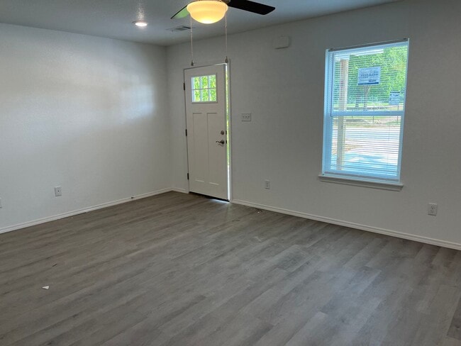 Photo - COX-POPLAR ST Unit A