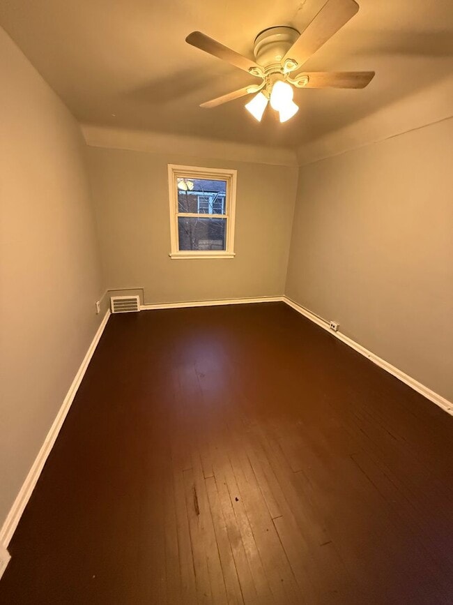 Photo - 3bd Single Lee/Harvard Vouchers Only