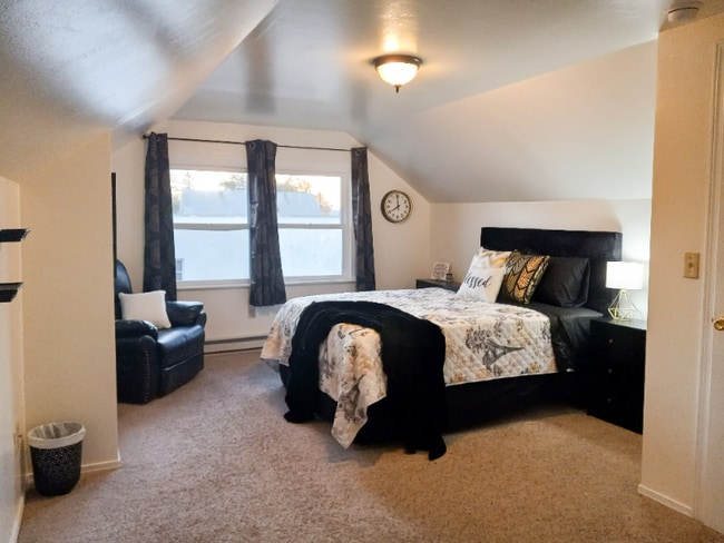 Photo - 2 W Pacific St