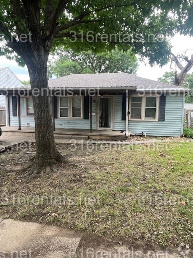 Building Photo - $1025 - 3 bedroom / 1.5 bathroom - Single ... Unit 2006 S Topeka Ave Rental