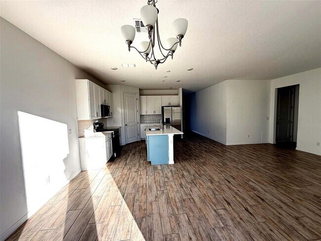 Photo - 2066 Derwent Dr