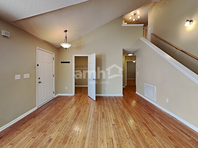 Photo - 4001 Mantua Way