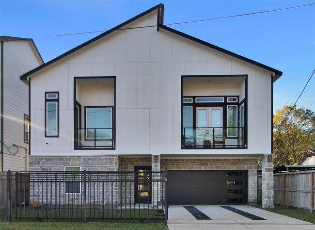 Building Photo - 811 Paul Quinn St