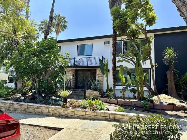Building Photo - 1215 Hayworth Ave Unit 203
