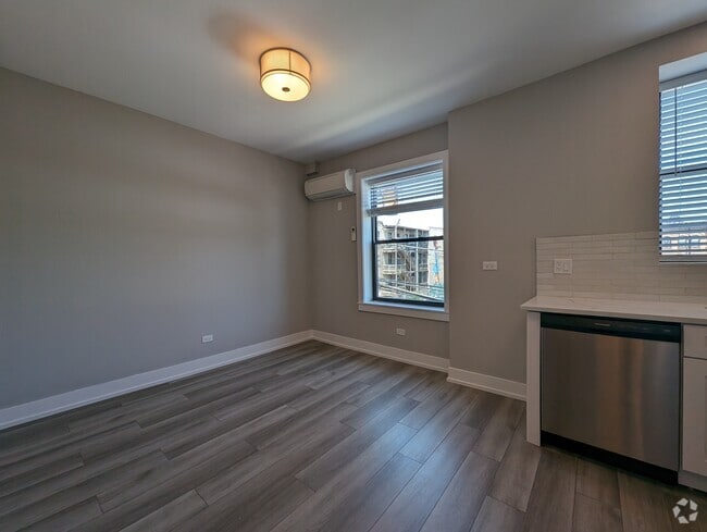 Building Photo - 3935 N Janssen Ave Rental