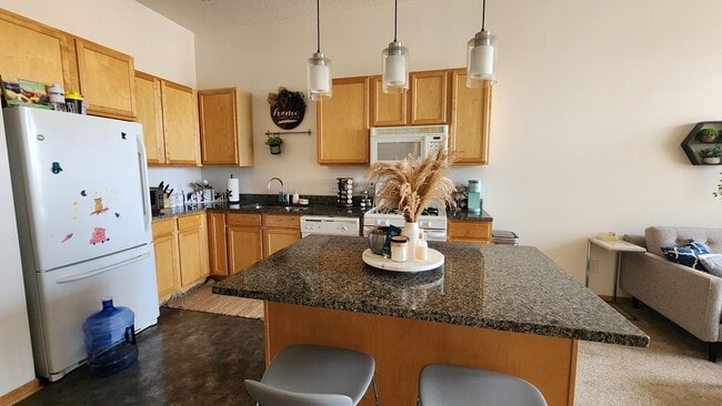 Photo - 2650 University Ave W Unidad 323