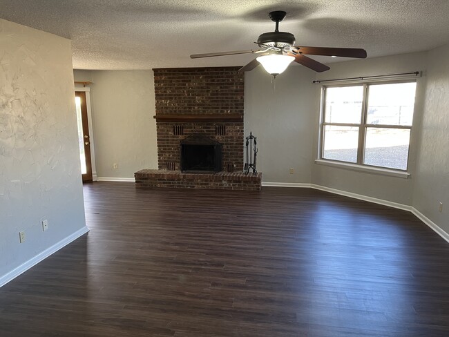 Sala de estar - 215 Magnolia Rd